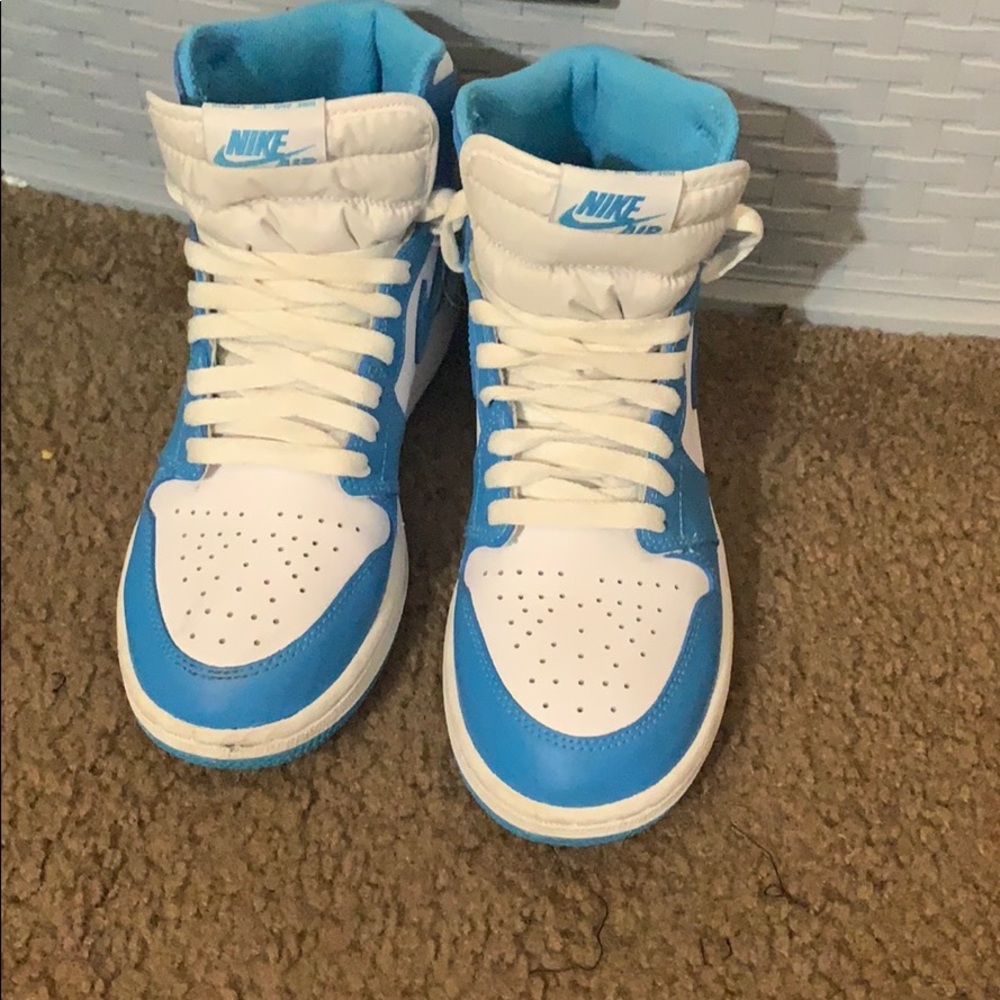 Air Jordan UNC 1s